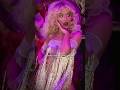 Do desfile da Victoria's secret para o clipe de tears! #moda #sabrinacarpenter #modafeminina #looks