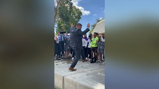 Guru Fresno menjadi viral di TikTok karena gerakan tariannya