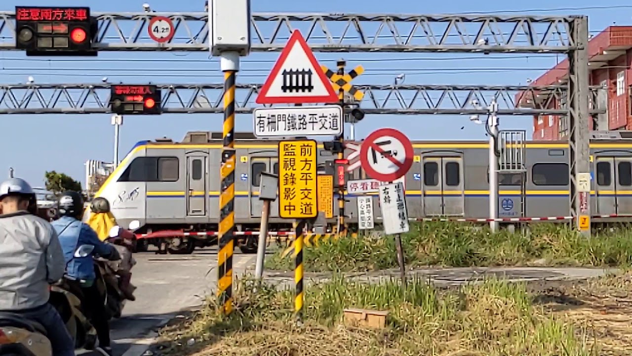 火車經過的平交道 Youtube