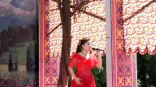 維吾爾族人現場演唱