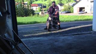 Kjører Inn Den Nye Monkeybike I Garasjen Skyteam Dax 50 - 125 Ccm