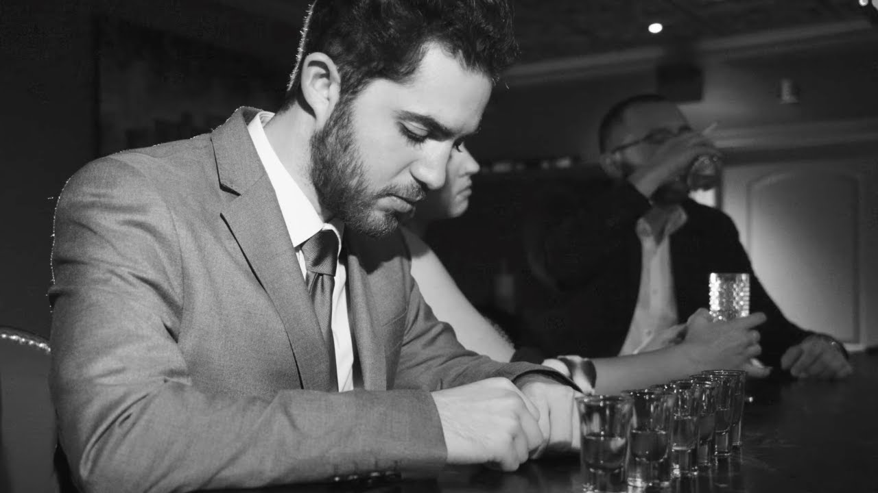 Παρακολούθηση Ethan Fiske - Why Don't You Love Me? (Official Music Video) στο YouTube Παρακολούθηση Ethan Fiske - Why Don't You Love Me? (Official Music Video) στο YouTube