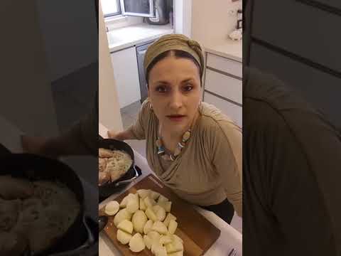 וִידֵאוֹ: איך לאפות תפוחי אדמה עם עוף בסיר איטי