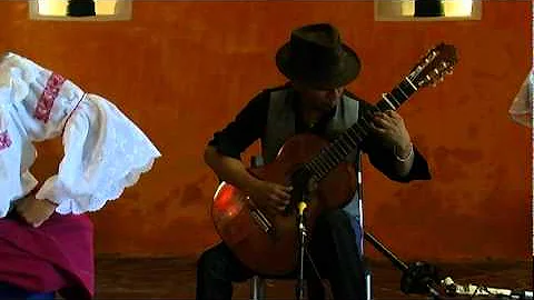 grupo de danza andina AYANAI y el guitarrista fran...