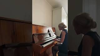 Ukraine Life In Kiev. April 18, 2025. The Streets Of Kiev, Ukraine. Streets Scenes.