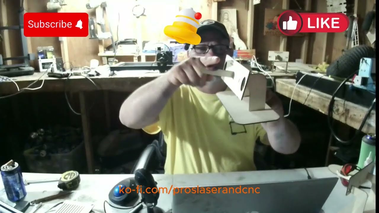 Незаменимое усовершенствование для лазерной мастерской: подставка для защитных очков своими руками.