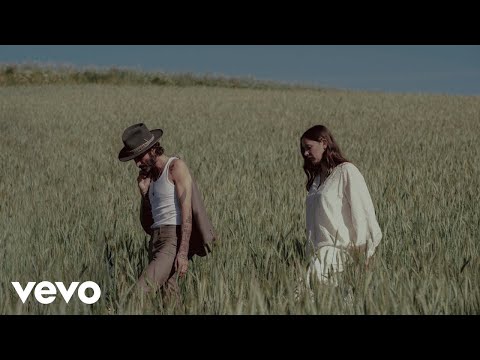 Leiva, Nina de Juan - Blancos Fciles (Video Oficial)