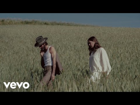 Leiva, Nina de Juan - Blancos Fáciles (Video Oficial)