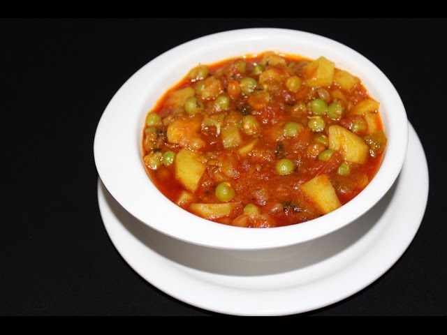aloo matar recipe -  aloo mutter masala gravy - side dish for chapathi -  aloo matar curry | Yummy Indian Kitchen