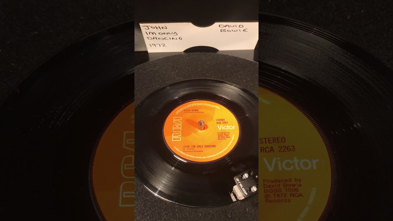 David Bowie - John I'm Only Dancing ( Vinyl 45 ) From 1972 . - YouTube