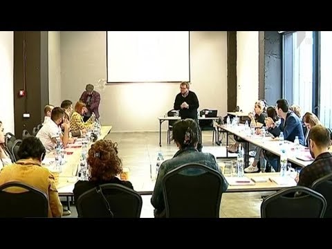 ვიდეო: სოციალური მედიის ვარსკვლავები ძალიან თამამად წითელ მაქმანებში არიან გამოწყობილნი