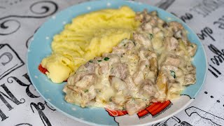 Жульен с курицей и грибами на сковороде