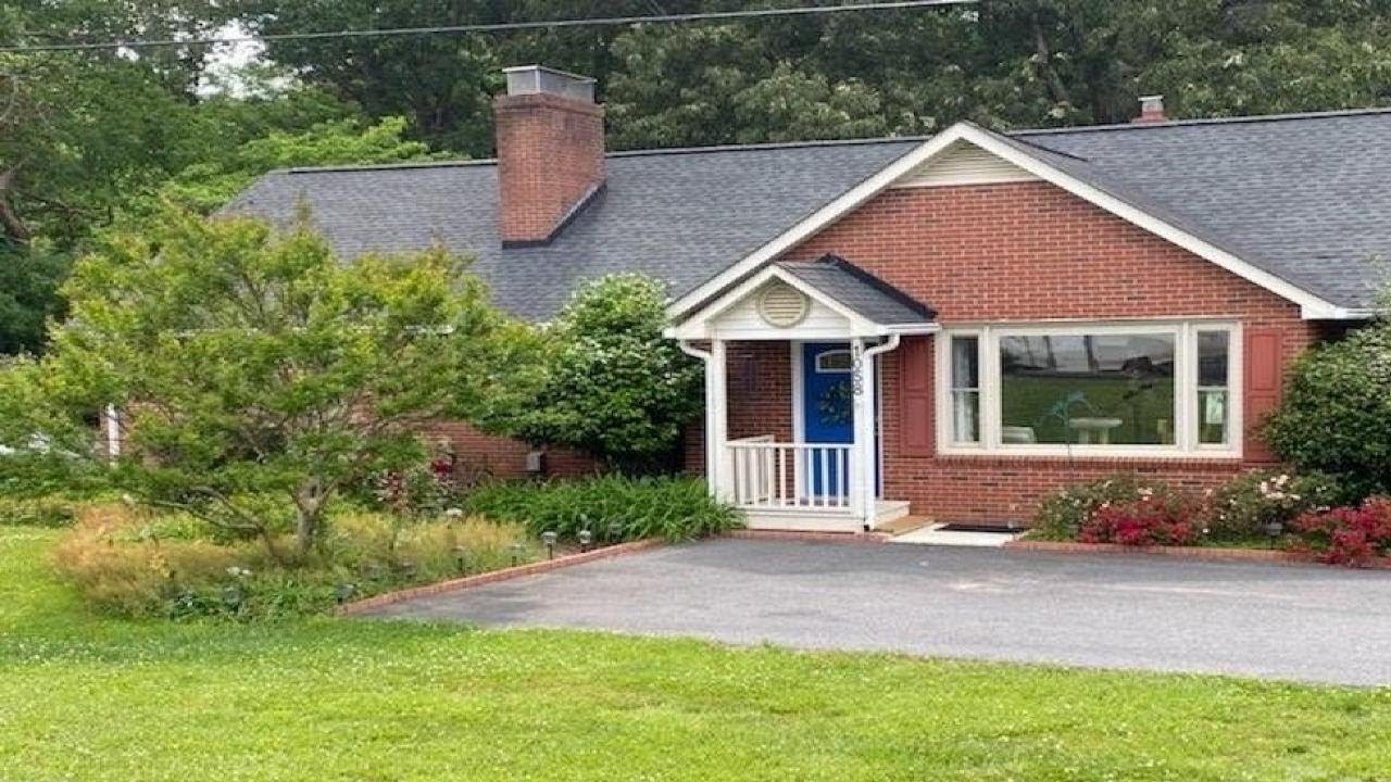 1058 Coddle Creek Road, Mooresville, NC Presented by Pilar Carroll. YouTube