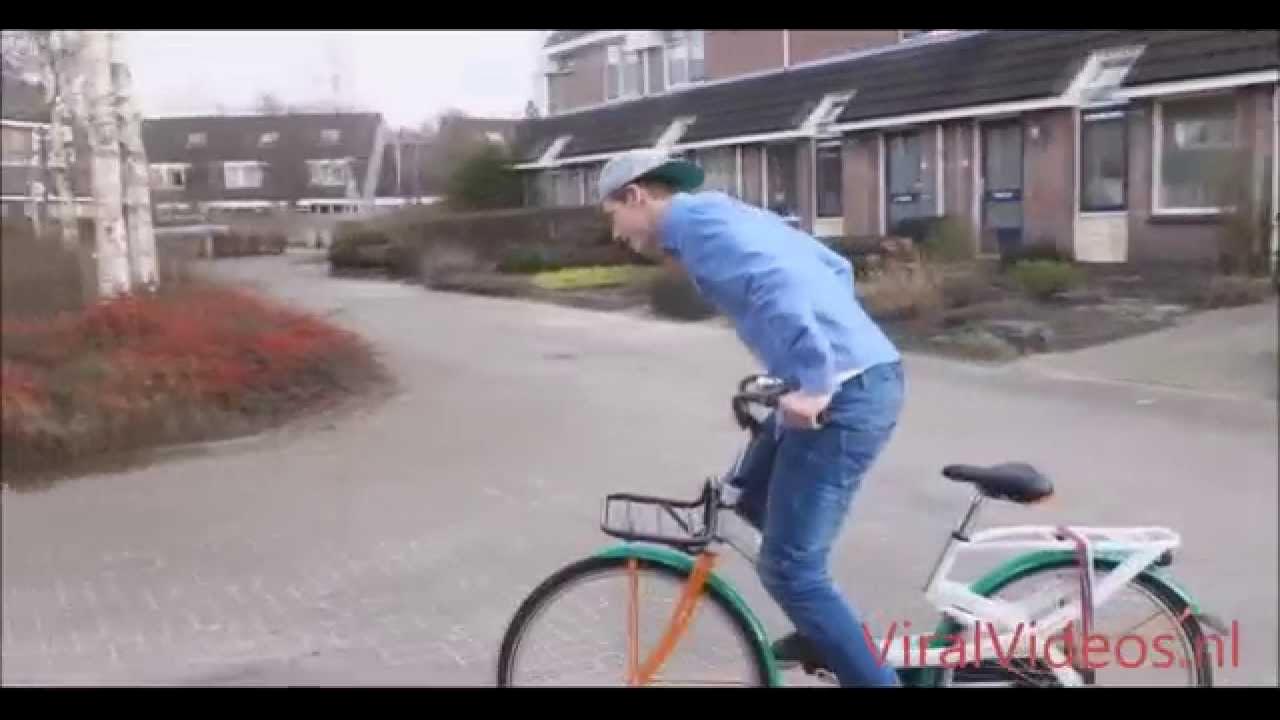 EnzoKnol valt van zijn fiets af! (KLASSIEKER) YouTube EnzoKnol valt van zijn fiets af! (KLASSIEKER) YouTube