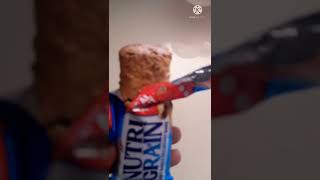 KELLOGG'S NUTRI GRAIN SOFT BAKED BREAKFAST BARS #shorts screenshot 5