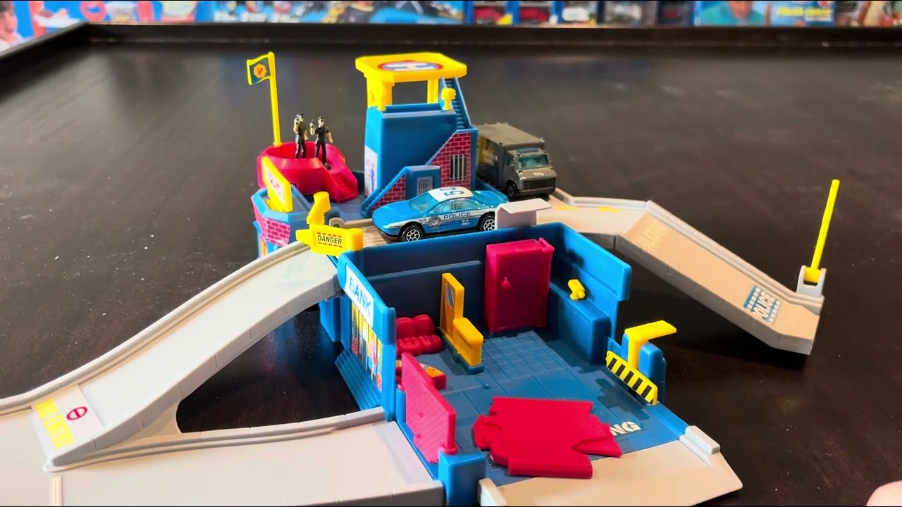 激レア★マイクロマシン★MICRO MACHINES★WILDCAT Micro Machines Wildcat Canyon Playset Demonstration - YouTube
