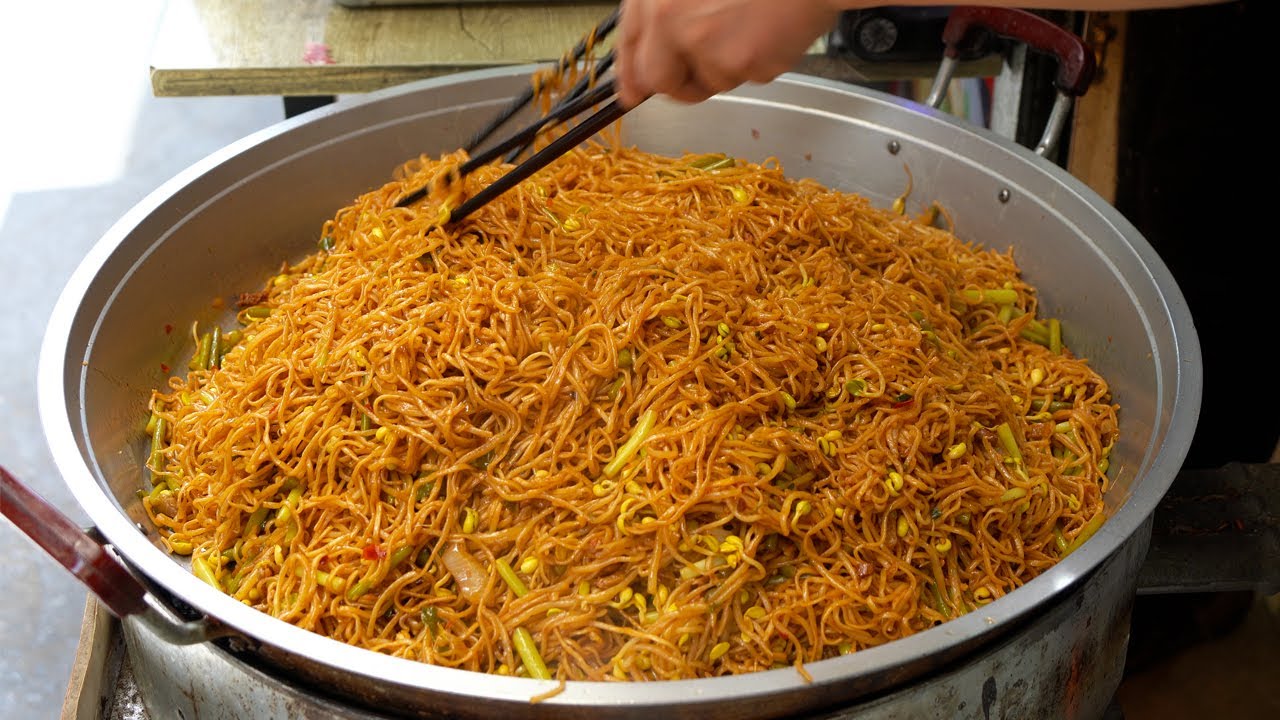 正宗焖面原来是这么制作的,大开眼界,太有讲究了,色香味俱全!Making of Braised Noodles - YouTube