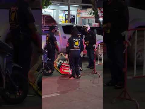 Last night, a traffic accident occurred on Central Road in Pattaya. A white foreigner was injured.