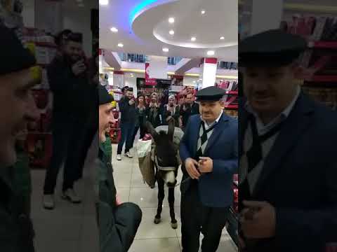 Niğde'de Poşet parası vermemek için Markete eşek ile geldi…