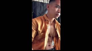 Lelaki Jantan Buka Kancing Baju, Gagah Macho