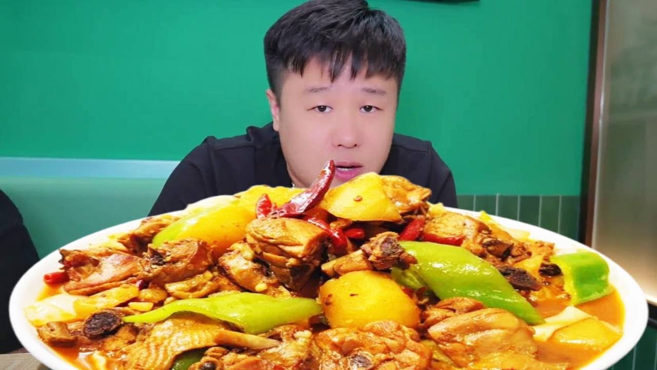 你知道他家大盘鸡有多香吗😋味道醇厚分量实在，一次吃饱一家人