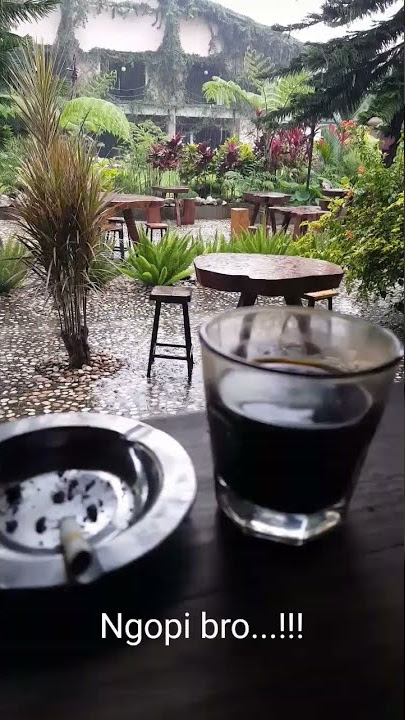 Hujan hujan enaknya Ngopi..😎👍#short #ngopi