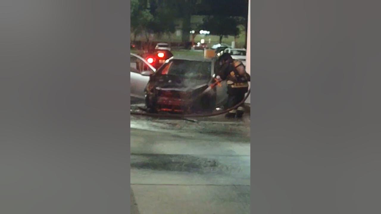Car stuck in DriveThru caught on🔥Fire🔥 🚒🚑🧯🚓 YouTube