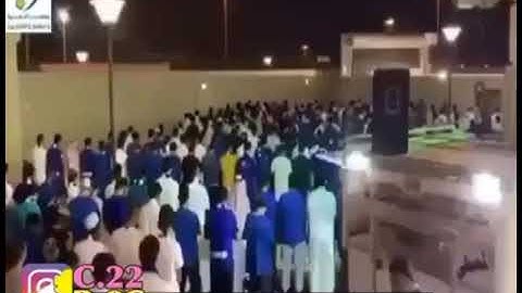 القارئ لم يتجاوز عمر ١٤ سنه وهذا صوته ما شاء الله علي عبد السلام اليوسف😍