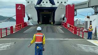 津軽海峡フェリー ブルーハピネス トラック乗船