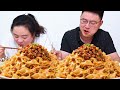 亮亮想吃面条,丹丹做大碗肉臊子拌面,香辣劲道可吃美了!【胖手手丹丹】