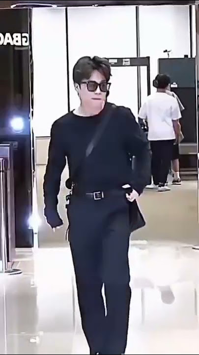 Jimin always slays airport look 😍😱💜💜💜#BTSJimin#BTSForlife#BTS Don't forget to subscribe and like 💜💜💜