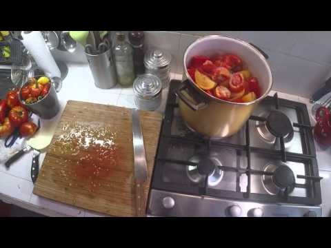 Vídeo: Como Cozinhar Tomates Checos Para O Inverno