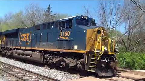 CSX Q216-26 with 3160 Leader in St Denis