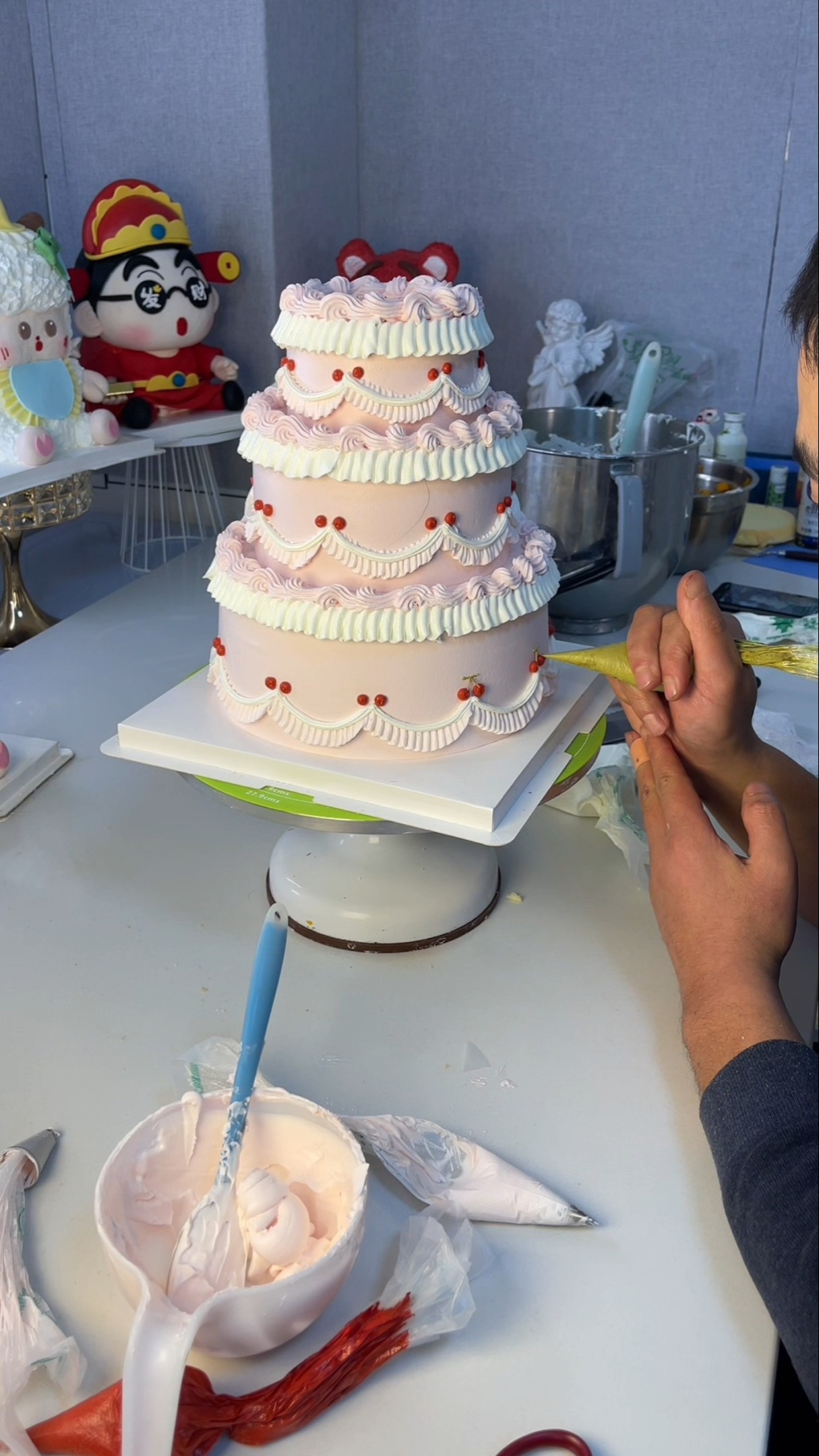 Learn how to make cakes from scratch Zhoukou cake training three layers