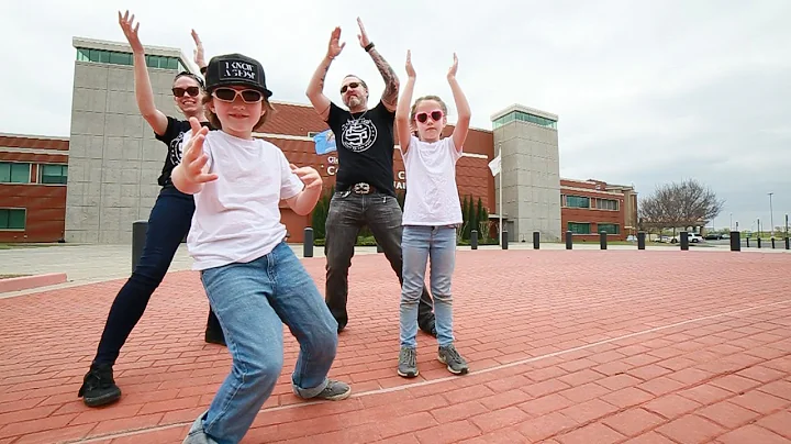 Jesus Is Alive Right Now Music Video | Molinaro Fa...