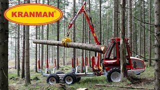 Kranman 960 miniskotare kör i skogen