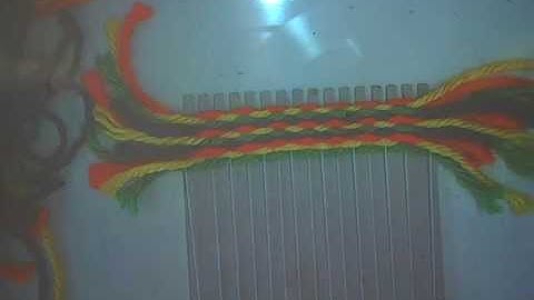 Weaving: Four color diamond pattern