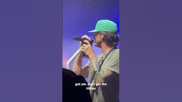 tom hitting on skye hoppus at the palladium 02.13.25 #markhoppus #skyehoppus #tomdelonge #blink182