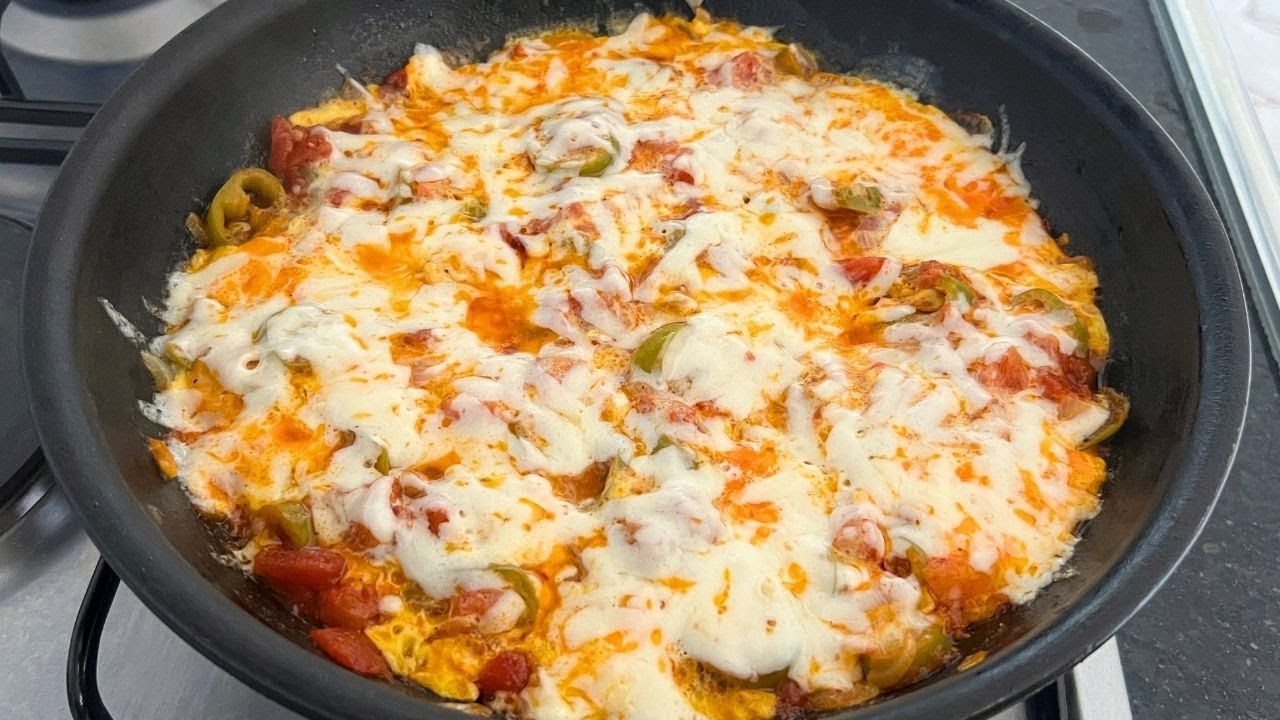 AZ MALZEME DEV LEZZET ???? ???? Kaşar Peynirli Menemen tarifi