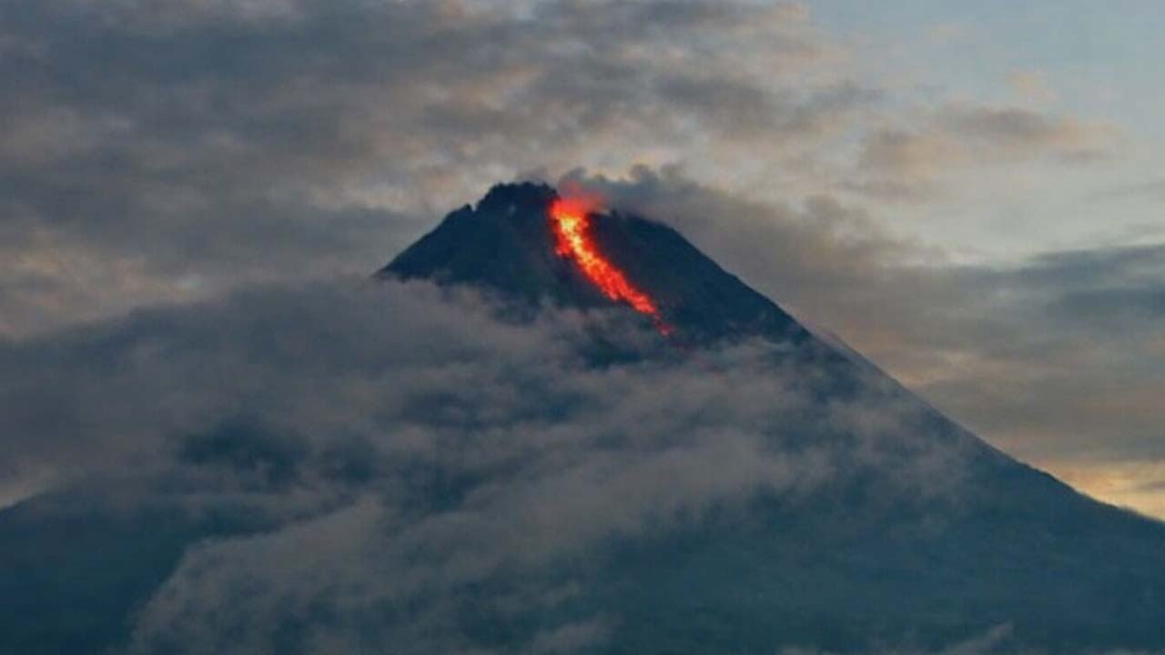 Gunung Merapi Masih Siaga, Aktivitas Guguran Terpantau Hingga Siang Hari !! 09 Februari 2026