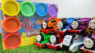 トーマスと粘土で遊ぼう！こむぎねんど「Play-Doh」と、プラレールトーマスのおもちゃで遊ぶよ★子供のための動画