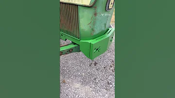 Kolik váží traktor John Deere 1520?