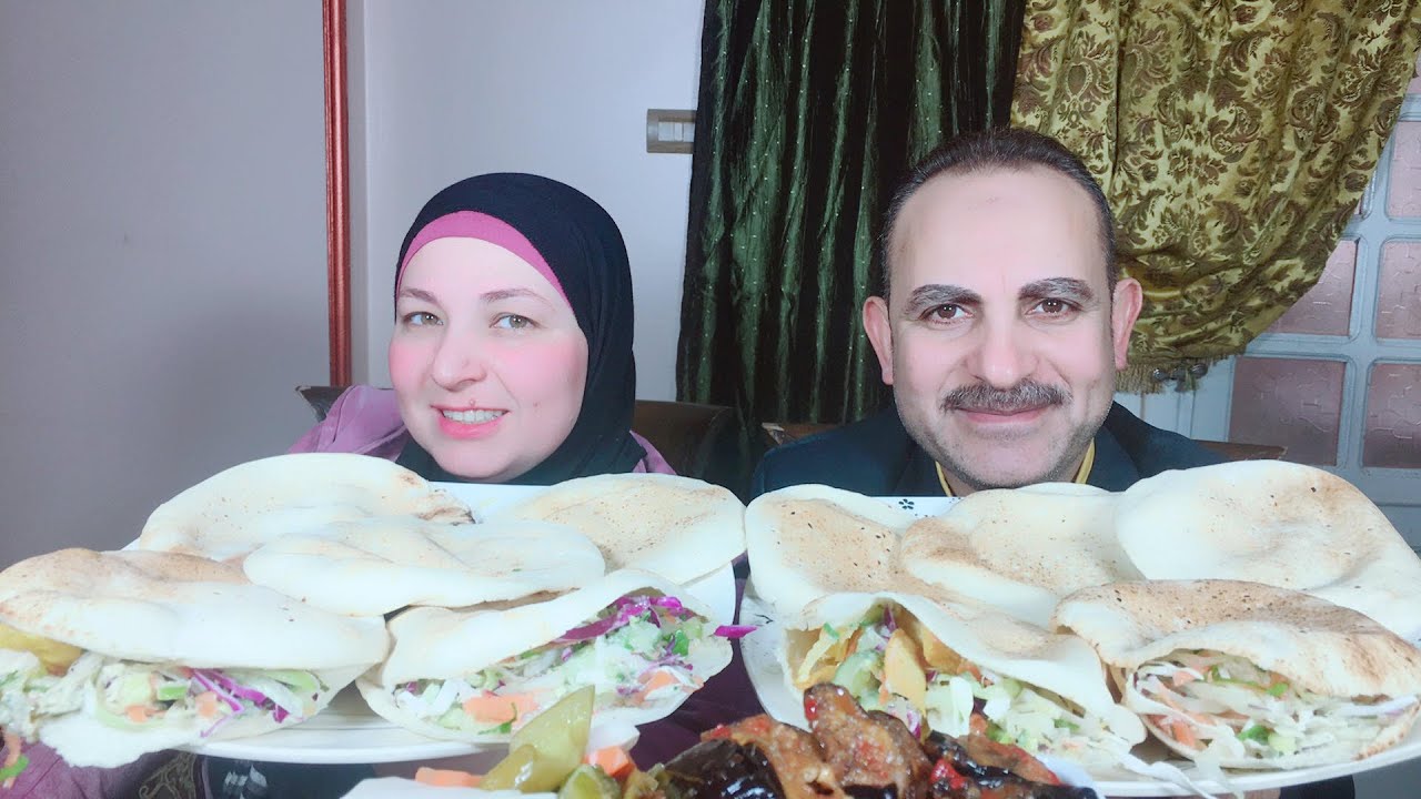 تحدى على الفطار المصرى ١٠ ساندوتش فول وفلافل او طعميه وشبسى والعقاب بدون تدخل الايدى