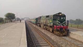 Pakistan Railway - New Multan City Crossing Karachi Express