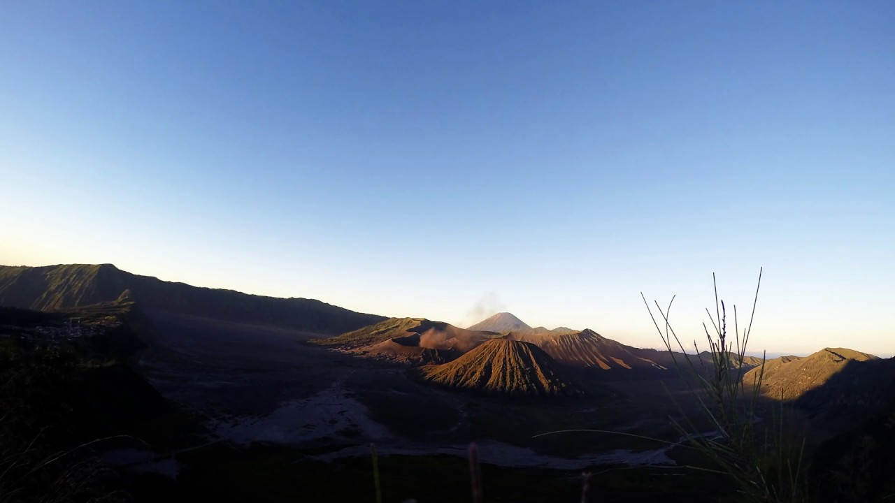 Mount Bromo, Indonesia sunrise (GoPro timelapse 4K)