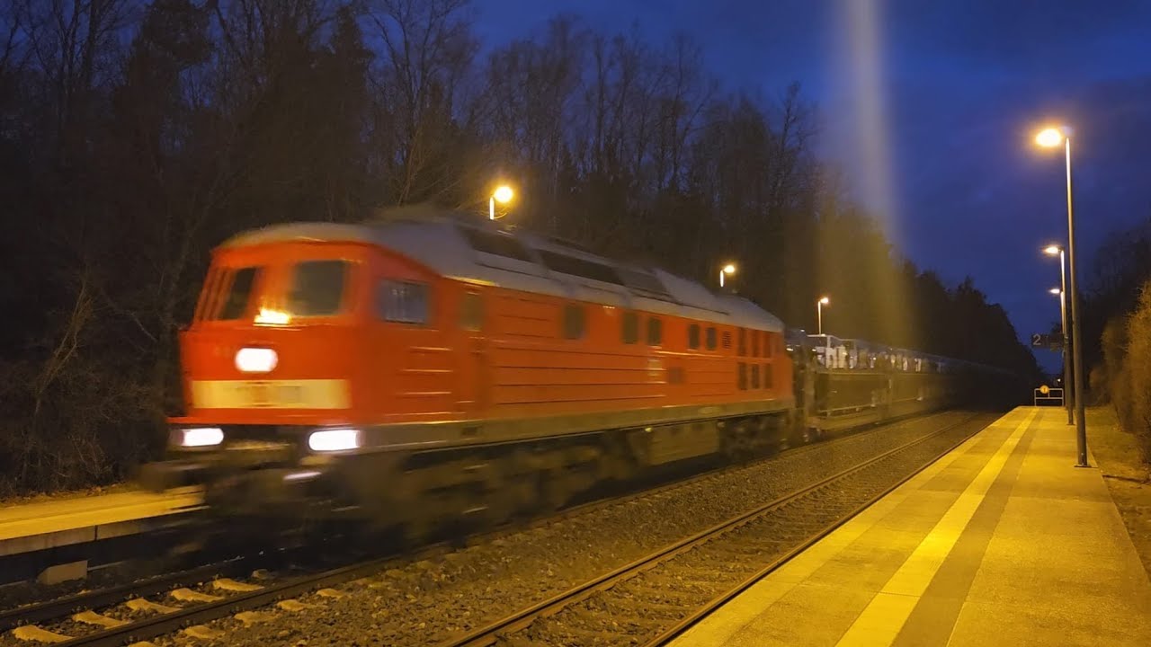 BR 232 472 - 1 mit einem Autozug in Altenstadt.