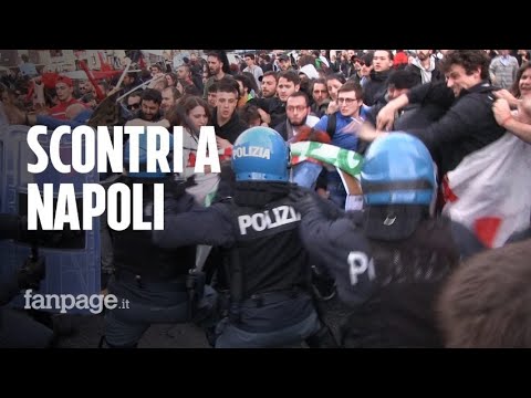 Salvini a Napoli, la polizia carica i manifestanti in piazza Plebiscito
