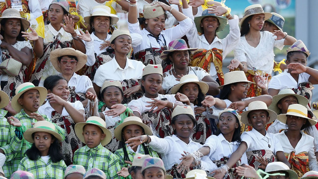 Cuộc gặp gỡ cảm động giữa Đức Thánh Cha và hàng trăm ngàn bạn trẻ Madagascar