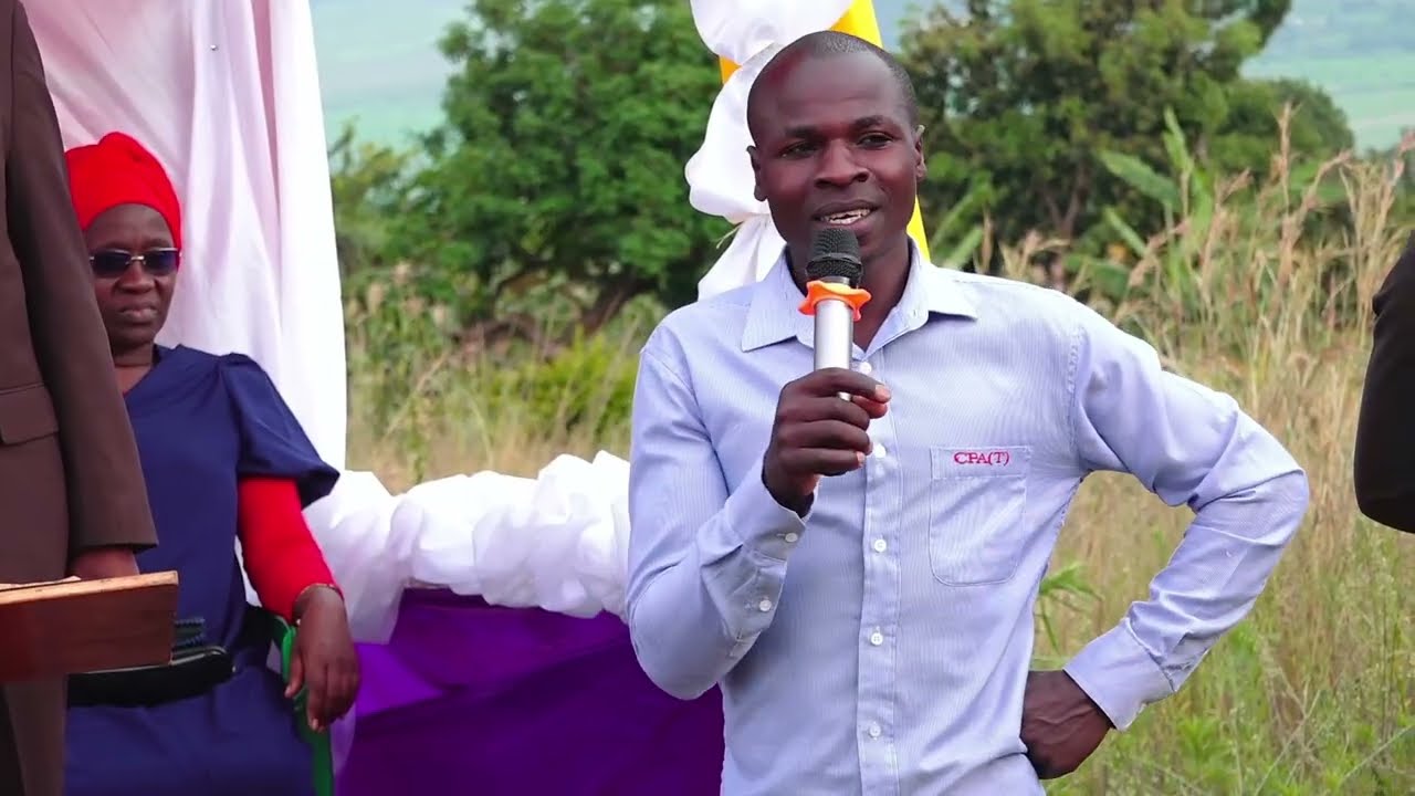 WALIYOMTUKANA BISHOP ROBERT WAANZA KUJISALIMISHA