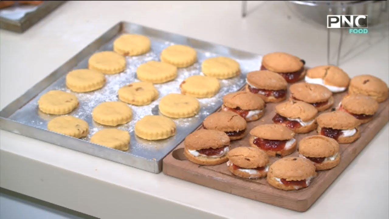 المطعم مع الشيف محمد حامد | طريقة عمل شوكلت كيك - السكونز الإنجليزي - البنيني بالمربي